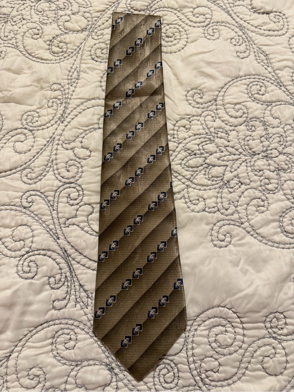 Vintage Structured Diagonal Brown Men's Tie with Geometric Accents